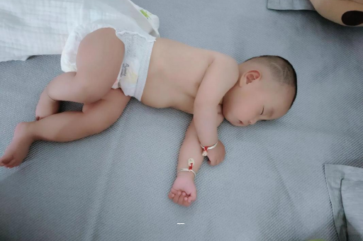 晋江宝宝先长上牙还是下牙