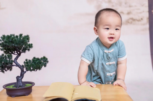 晋江六个月宝宝摇头正常吗
